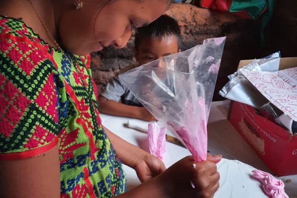 Margarita de San Pedro, es un ejemplo a seguir, a su corta edad ya es una gran emprendedora local y estudiante de bachillerato, ella es una panadera que se especializa en los postres como pastel de tres leches y biscotti de chocolate.