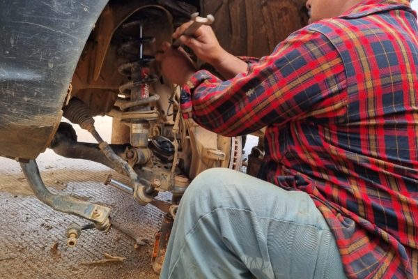 Guillermo de Dos Ríos tiene un negocio de vulcanizadora, en donde apoya a su comunidad en la reparación de las camionetas y pasajes, y con ello puedan transportarse a las distintas comunidades.